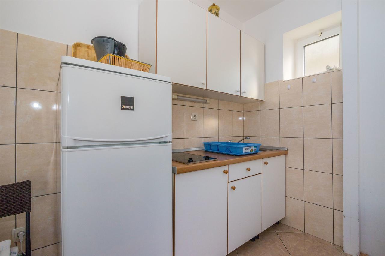 Apartments Antonija Дрвеник Экстерьер фото