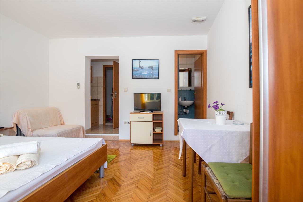Apartments Antonija Дрвеник Экстерьер фото